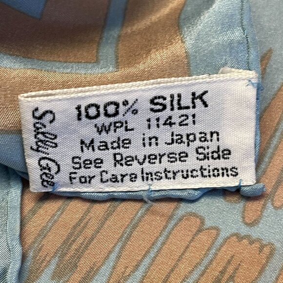 Vintage Bill Blass Womens Floral Silk Scarf 28" Muted Elegant Old Money Heritage - Picture 9 of 10